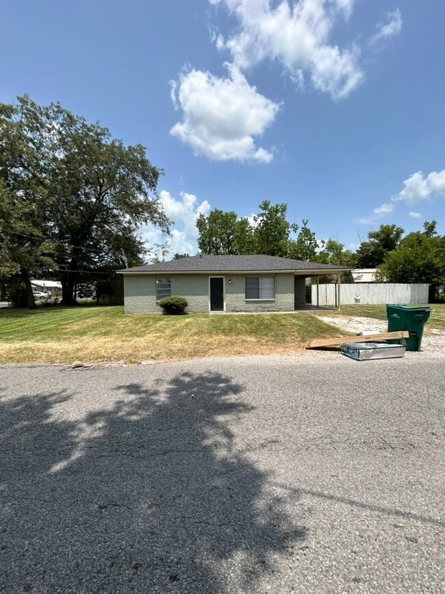Building Photo - 880 W Verdine St