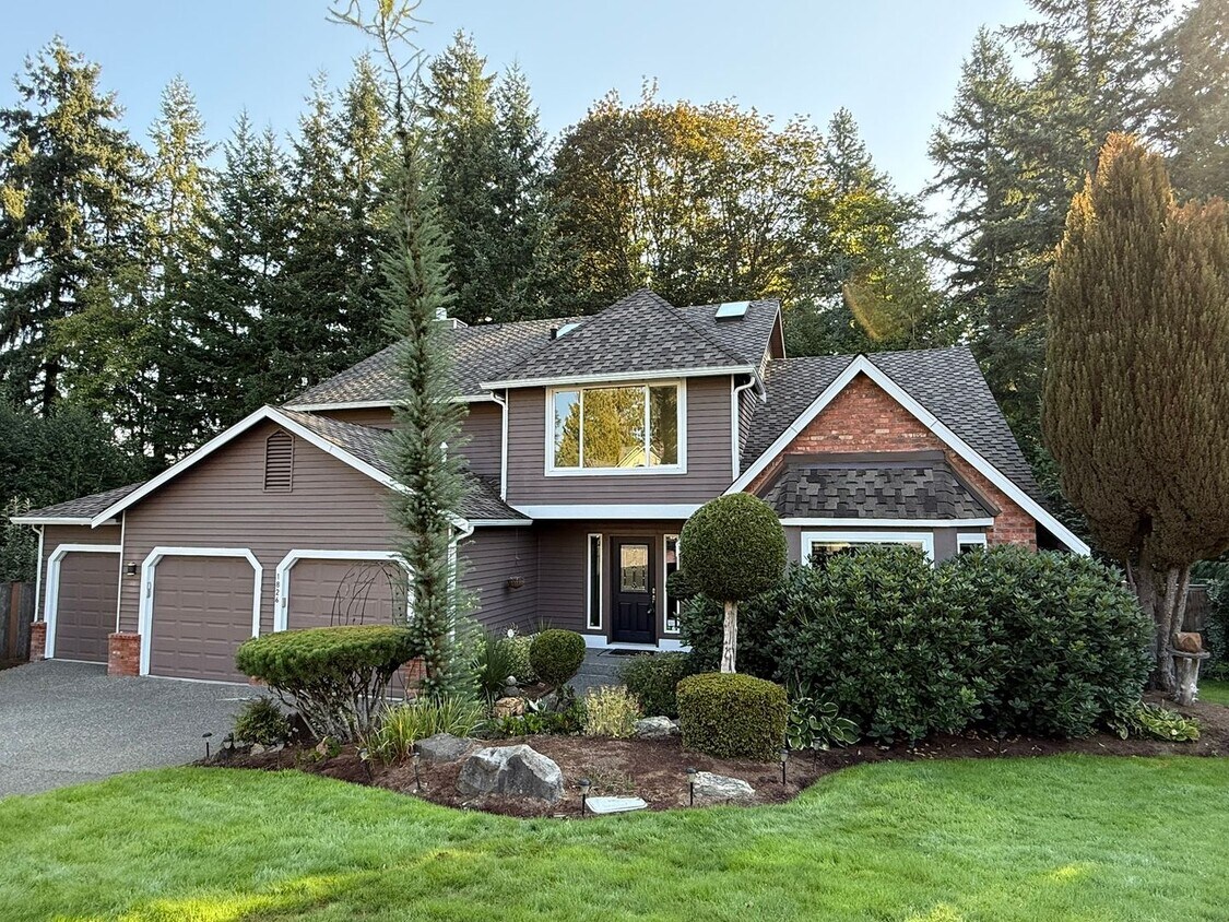 Foto principal - 4bd/2.5ba Renton House