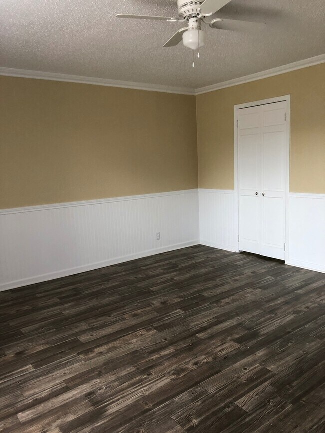 Building Photo - Perry Properties Duplex