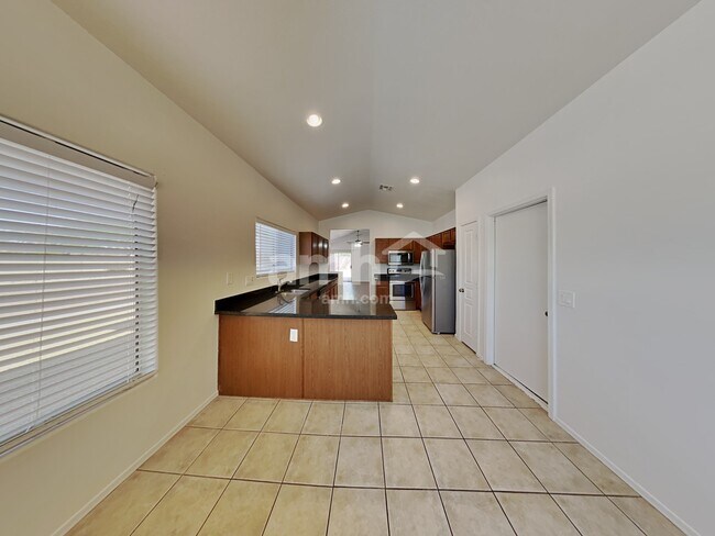 Foto del edificio - 5102 E Duane Ln