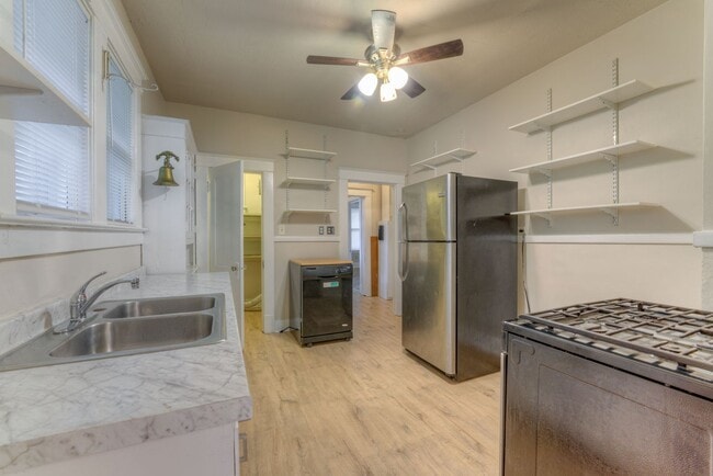 Photo - Charming 5BR/2.5BA Brick Bungalow in Vollintine-Evergreen House