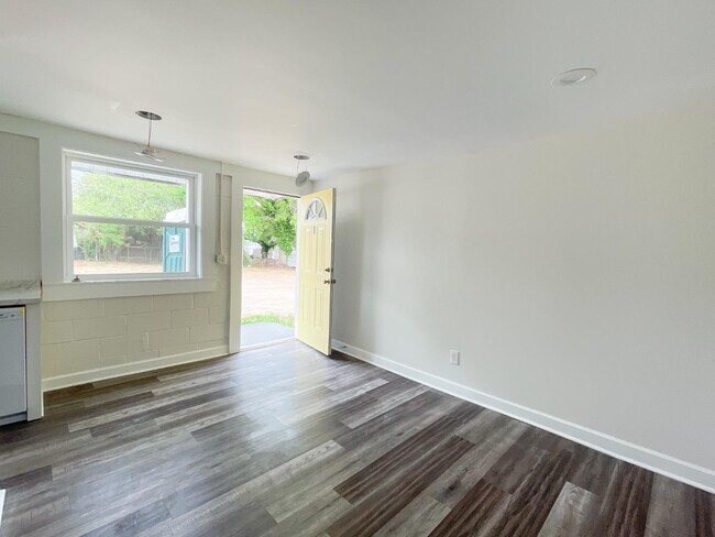 Foto del edificio - 3404 White Horse Rd
