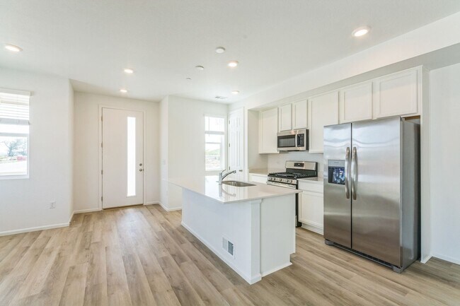 Foto del edificio - Charming 3BR Townhome in Erie