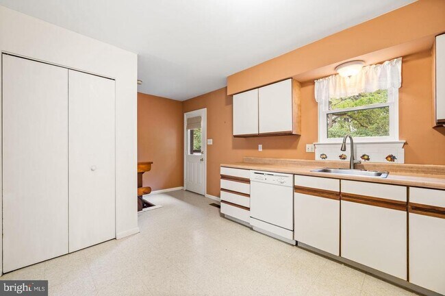 Foto del edificio - 113 Spring Ln