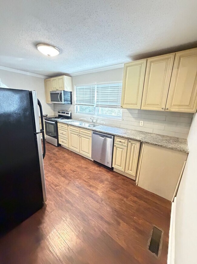 Foto del edificio - 2Bed/1Ba Duplex close to Downtown Concord Fully Renovated with Laundry Room on Site