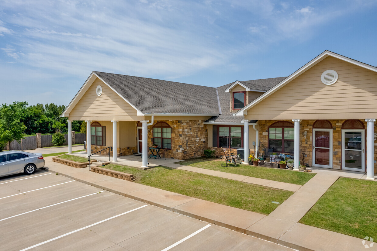 Estacionamiento para residentes - Silver Elm Estates of Norman