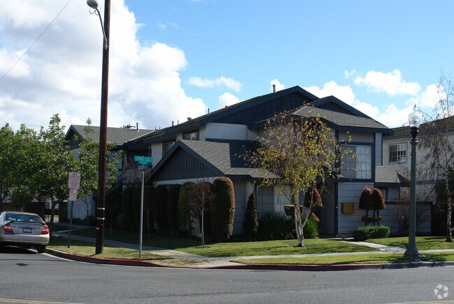Foto del edificio - 10622-10628 Oak St