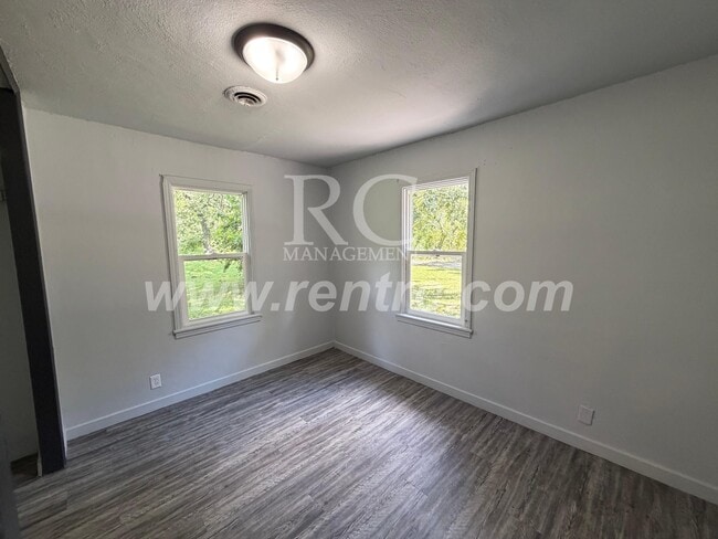 Building Photo - 421 Ferndale Ave