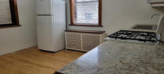 Building Photo - 532 W 31st St