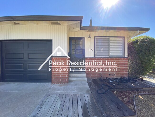 Foto del edificio - Wonderful 2bd/1ba Arden Manor Duplex!