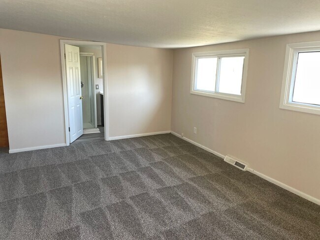 Building Photo - 2 Bed- 1 Bath - Single Family Home in Lorain