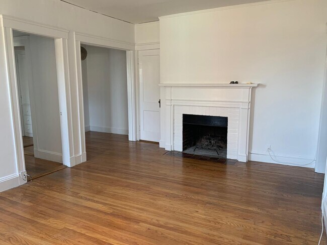 Building Photo - 52 Garden St