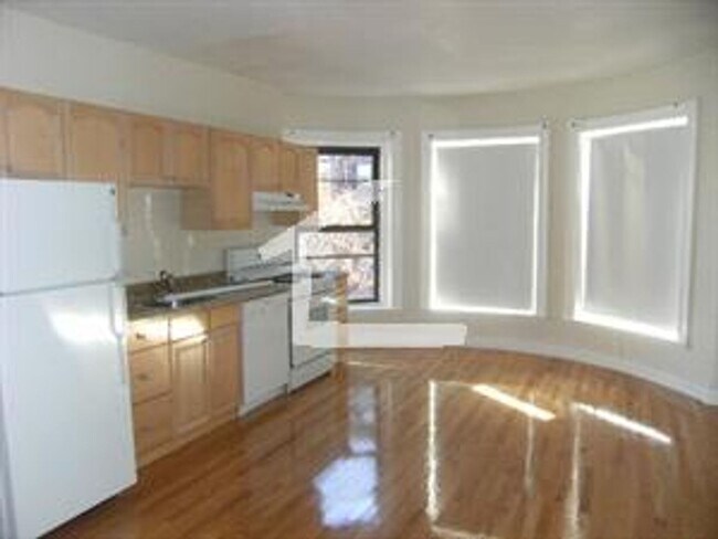 Building Photo - KENMORE 1 bedroom apartment - 9/1/26 NO BROKER FEE