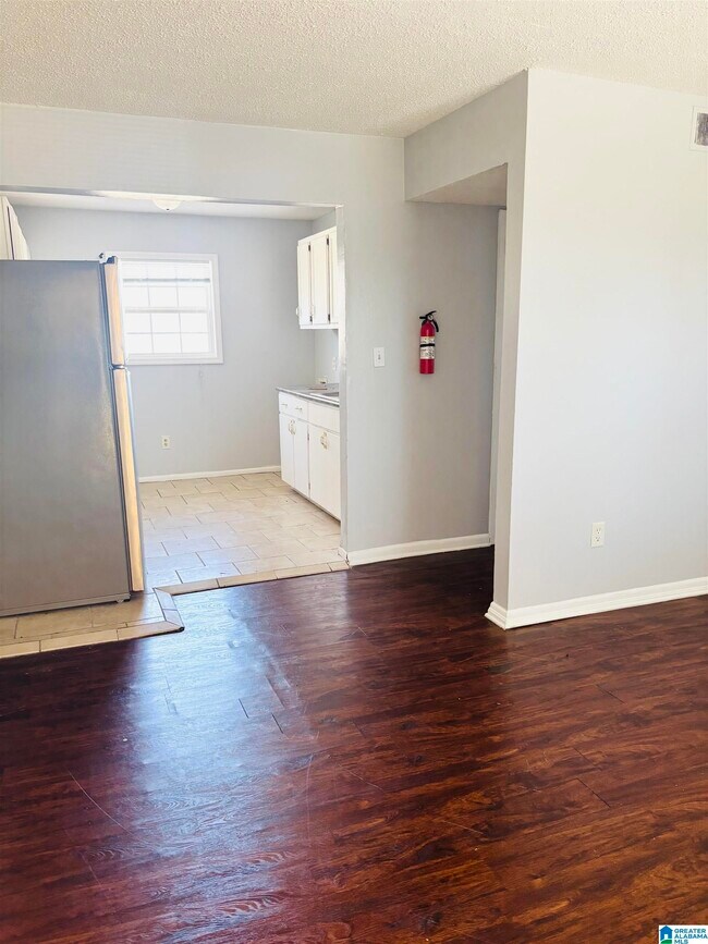 Building Photo - 732 AVENUE F F Ave