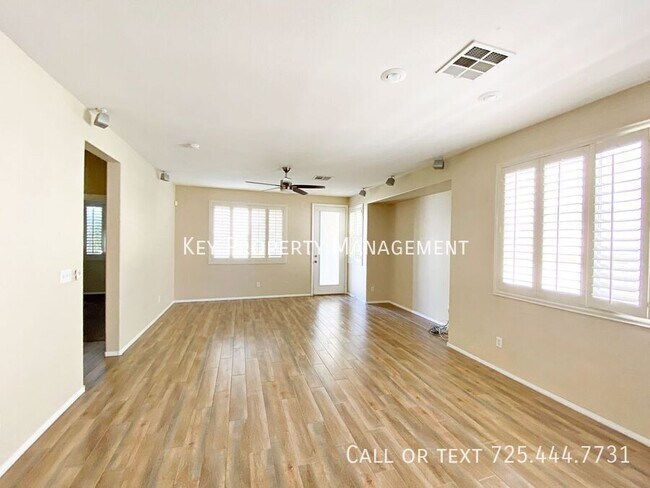 Foto del edificio - REMODELED 1 STORY IN THE HEART OF SILVERAD...