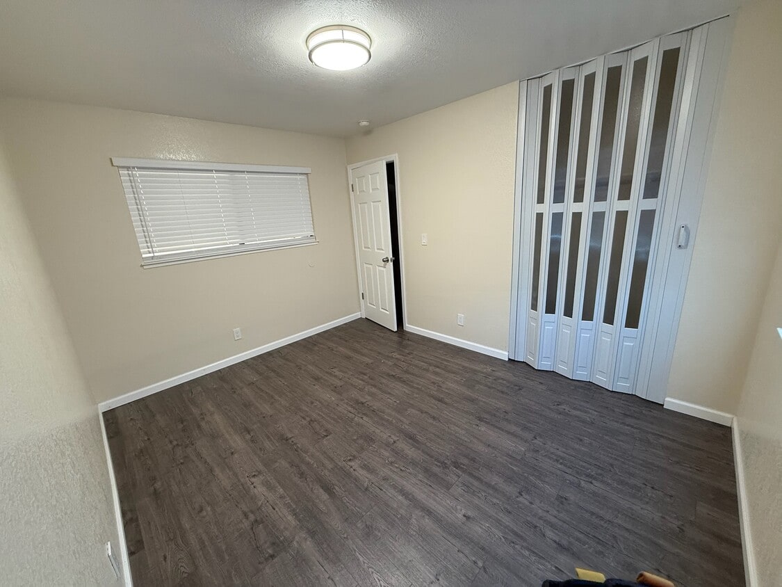 Building Photo - 90 Meadow Ter