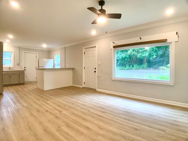 Building Photo - 1624 Golf Club Ln