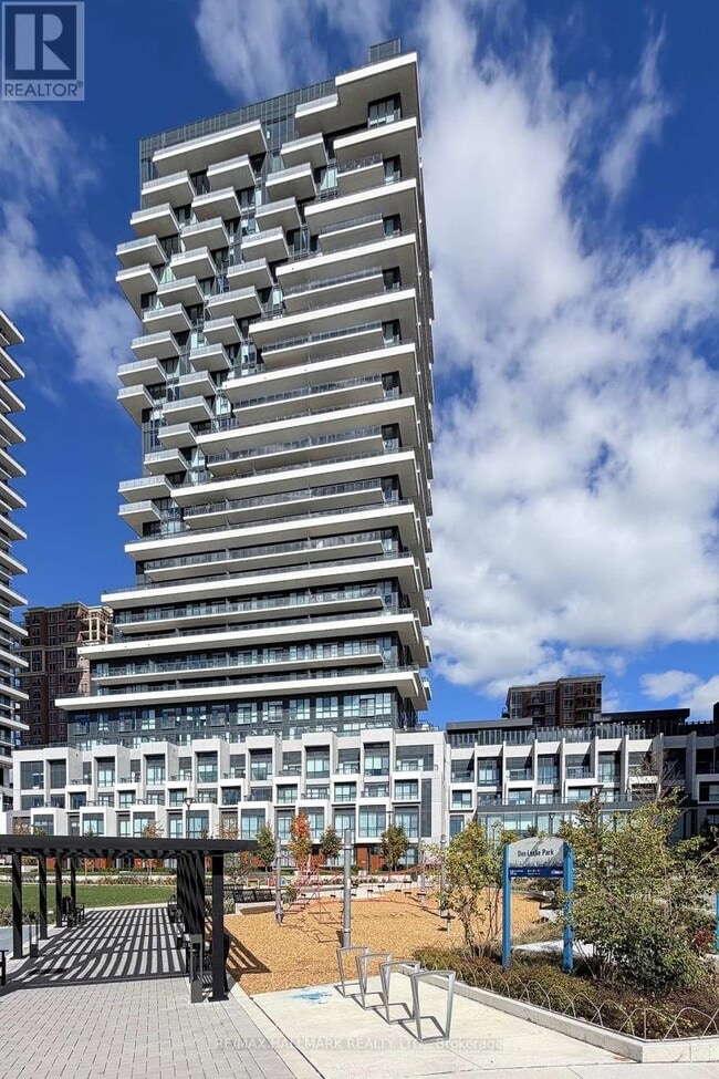 Building Photo - 20 Inn On The Pk Dr