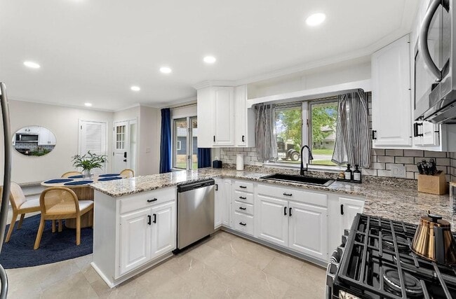 Building Photo - 1424 Vista Ln SW