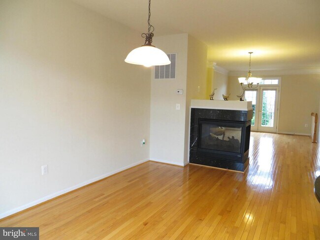 Building Photo - 4663 Carisbrooke Ln