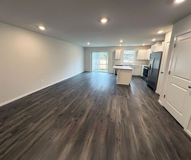 Building Photo - Beautiful NEW CONSTRUCTION 3 Bedroom, 3 Ba...