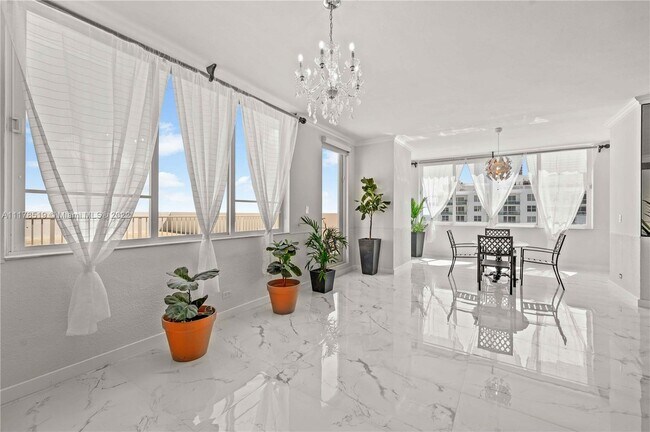 Building Photo - 5005 Collins Ave