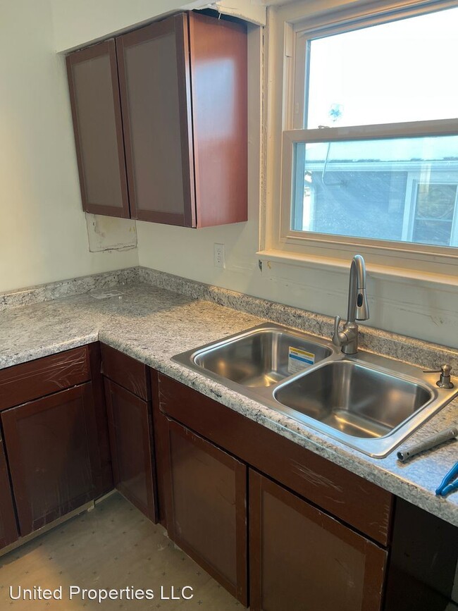 Building Photo - 4 br, 1 bath House - 804 19th Ave SW