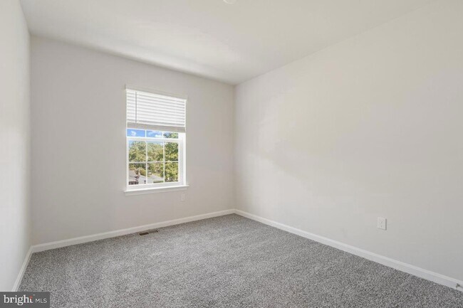 Foto del edificio - 8705 Tavern St