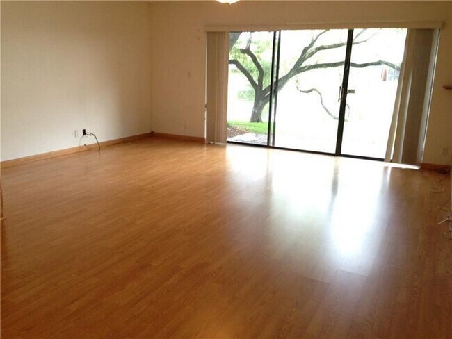 Foto del edificio - 4716 NW 82nd Ave