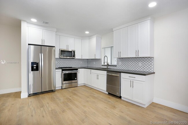 Building Photo - 5300 Orduna Dr