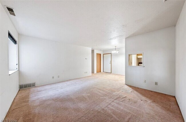 Foto del edificio - 25735 Lorain Rd