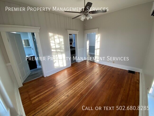 Building Photo - Newly renovated studio in Old Louisville!