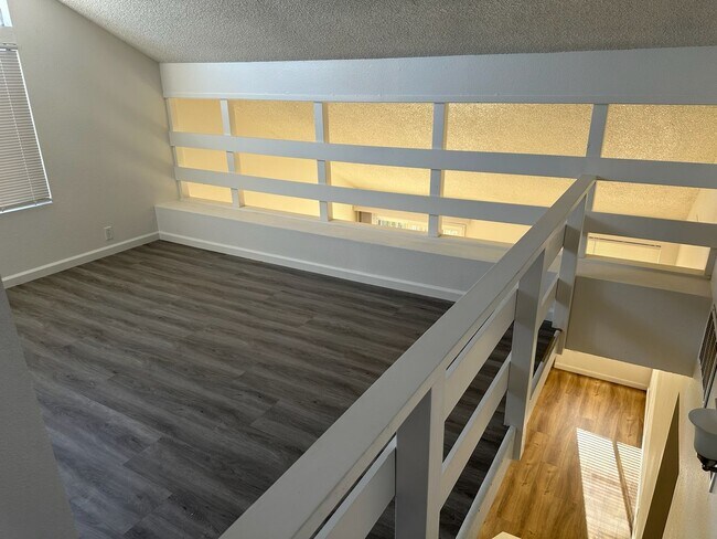 Foto del edificio - 2806 W. CALDWELL AVE. - 2 BEDROOM 1.5 BATH...