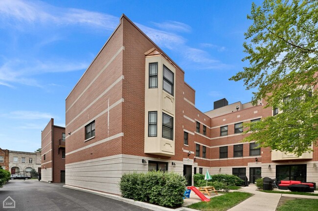 Building Photo - 2340 W Adams St