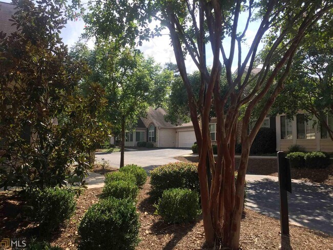 Building Photo - 311 Gladstone Dr