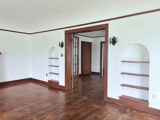 Foto del edificio - 1401 N Youngs Blvd