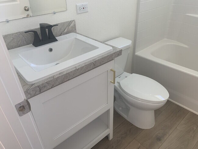 Foto del edificio - A brand new ADU (Accessory Dwelling Unit)