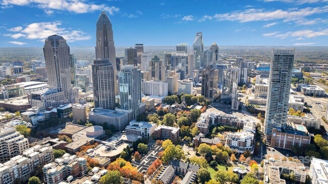 Foto del edificio - 224 N Poplar St