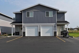 Building Photo - 650 Ruby Cir