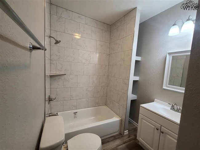 Building Photo - 2000 Fillmore St