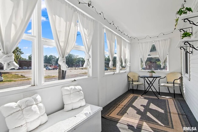 Building Photo - 211 W Vine St