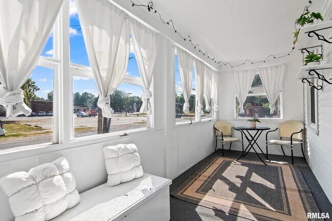 Foto del edificio - 211 W Vine St