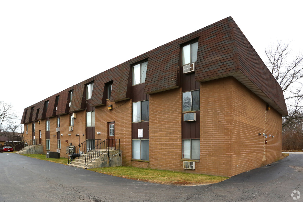 Building Photo - Forest View Manor