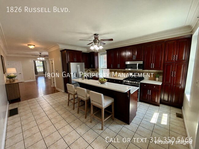Foto del edificio - 1826 Russell Blvd