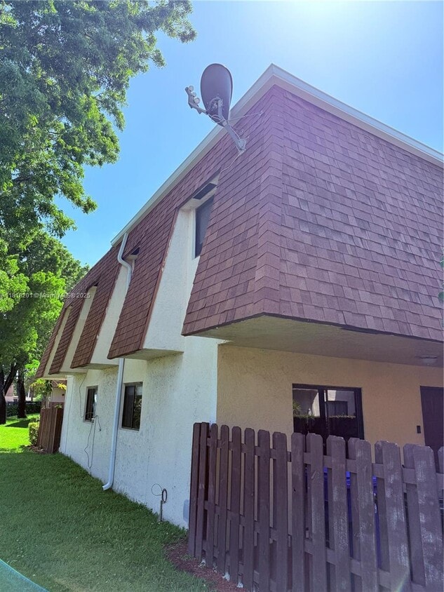 Building Photo - 109 San Remo Blvd