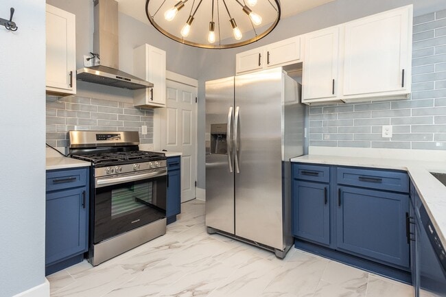 Building Photo - 3BR SFR with Washer/Dryer In Unit & Fenced Backyard in Midtown