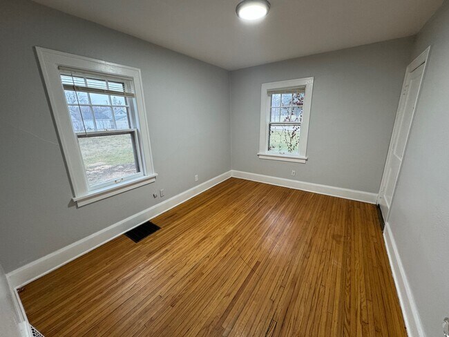Building Photo - 1307 Vernon St