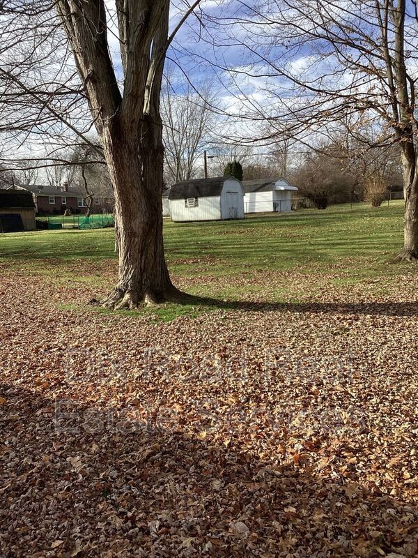 Building Photo - 110 N Heinkel Rd