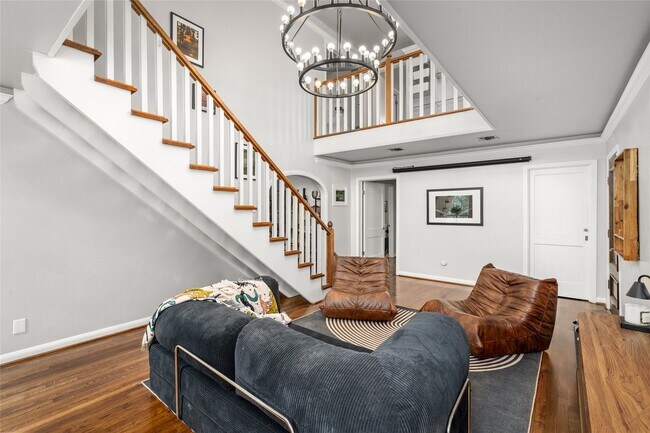 Building Photo - 208 W 34th St