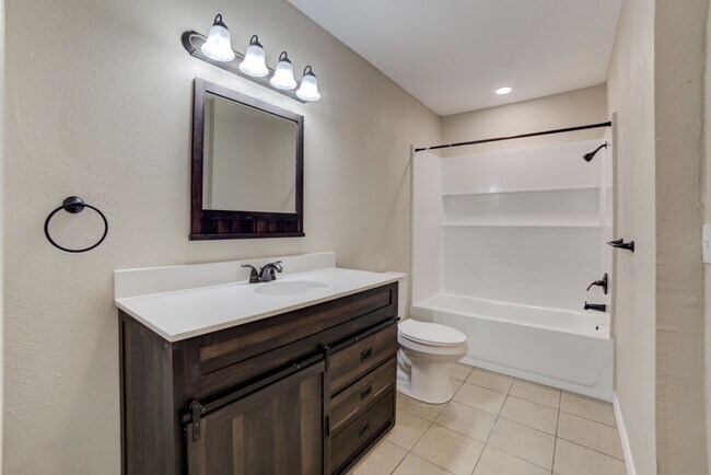 Foto del edificio - S 79th E Ave Duplex